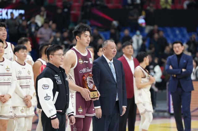 开云体育app-从黄金一代到邹雨宸MVP，薪火相传铸就经典全明星
