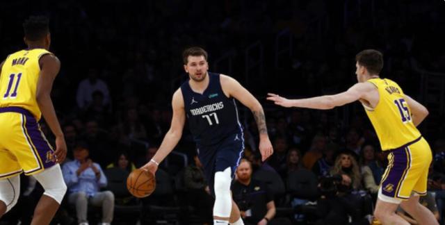 开云登录入口地址-补扣霍华德+点名詹姆斯 关键时刻东契奇带走胜利