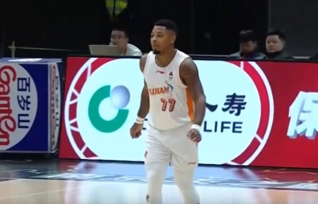 开云体育app-超级得分手！皮特森半场15分钟 9中5&amp;罚球7中7砍下20分4板3助